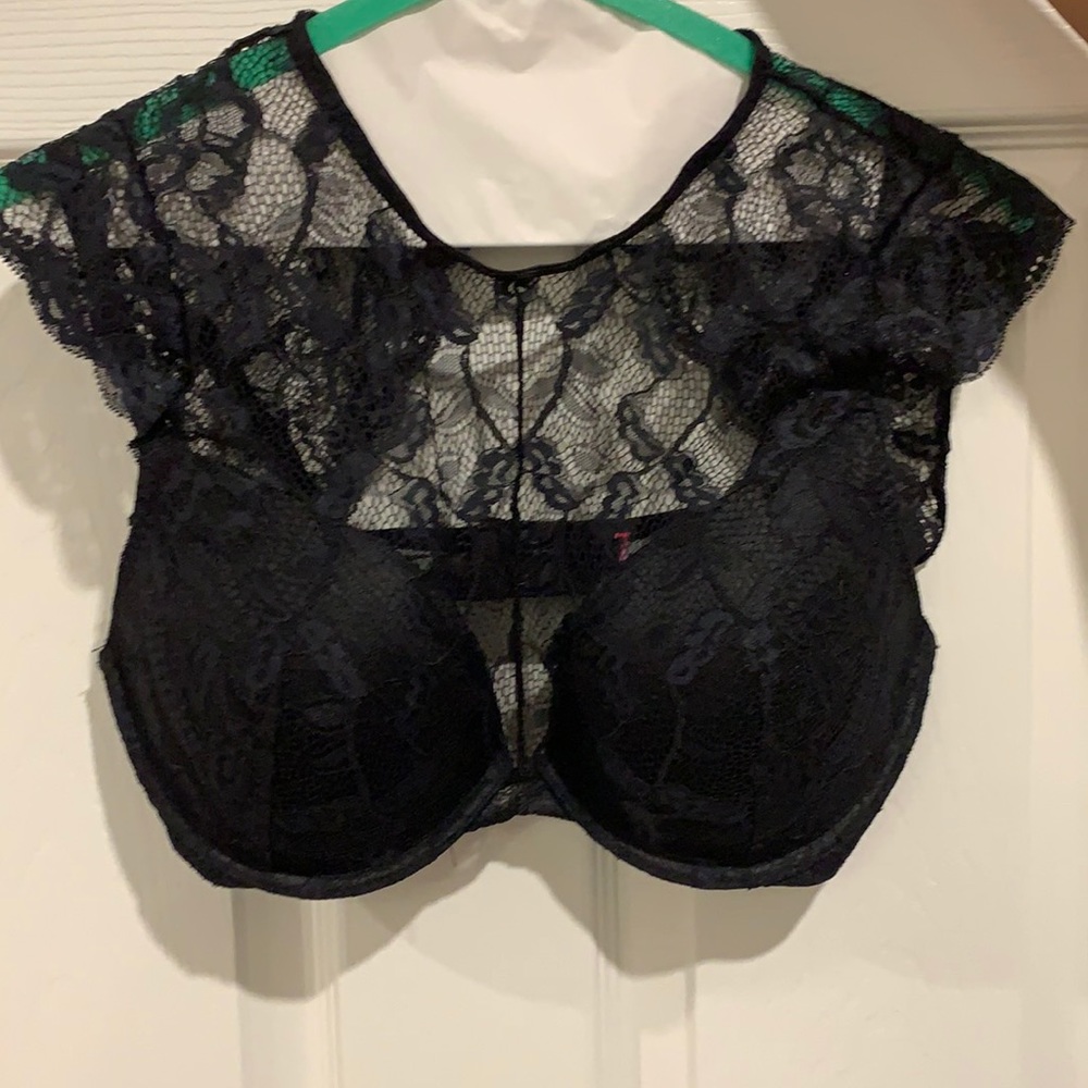 Lace black bra!